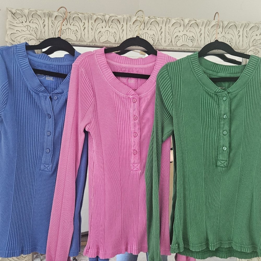 3 American Eagle Aerie henleys size med